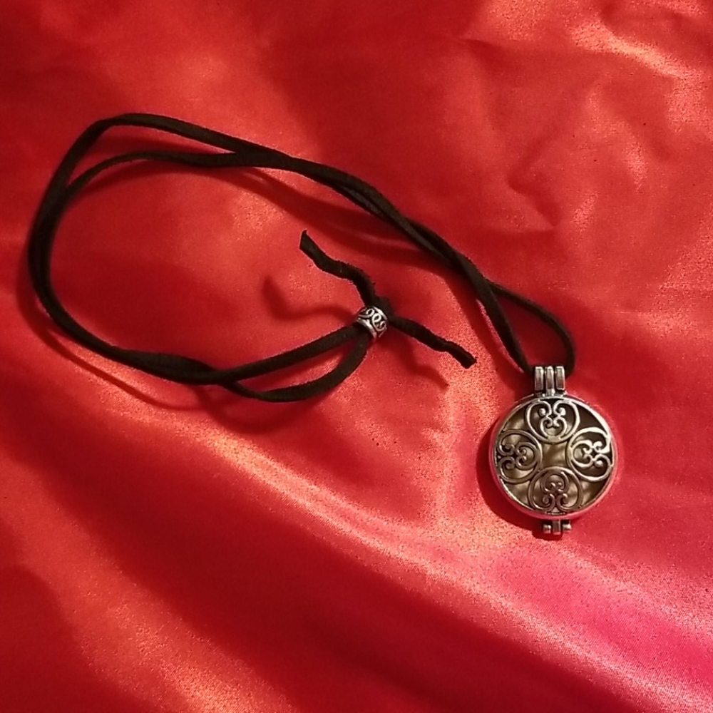 Scent Diffuser Necklace - image 1